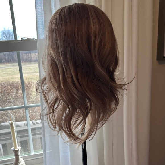 Chelsey Smith Crowns Johanna Petite - Picture 3 of 5